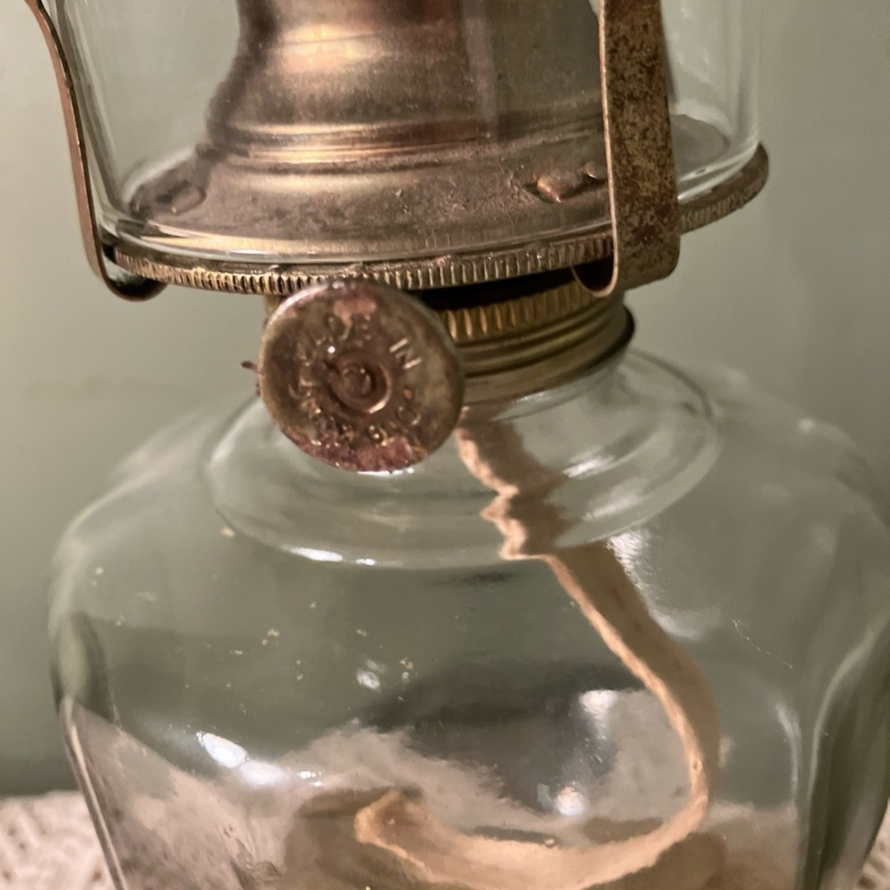 Vintage Pedestal Oil Lamp Clear Glass Chimney Made In Hong Kong 16” - Picture 5 of 9